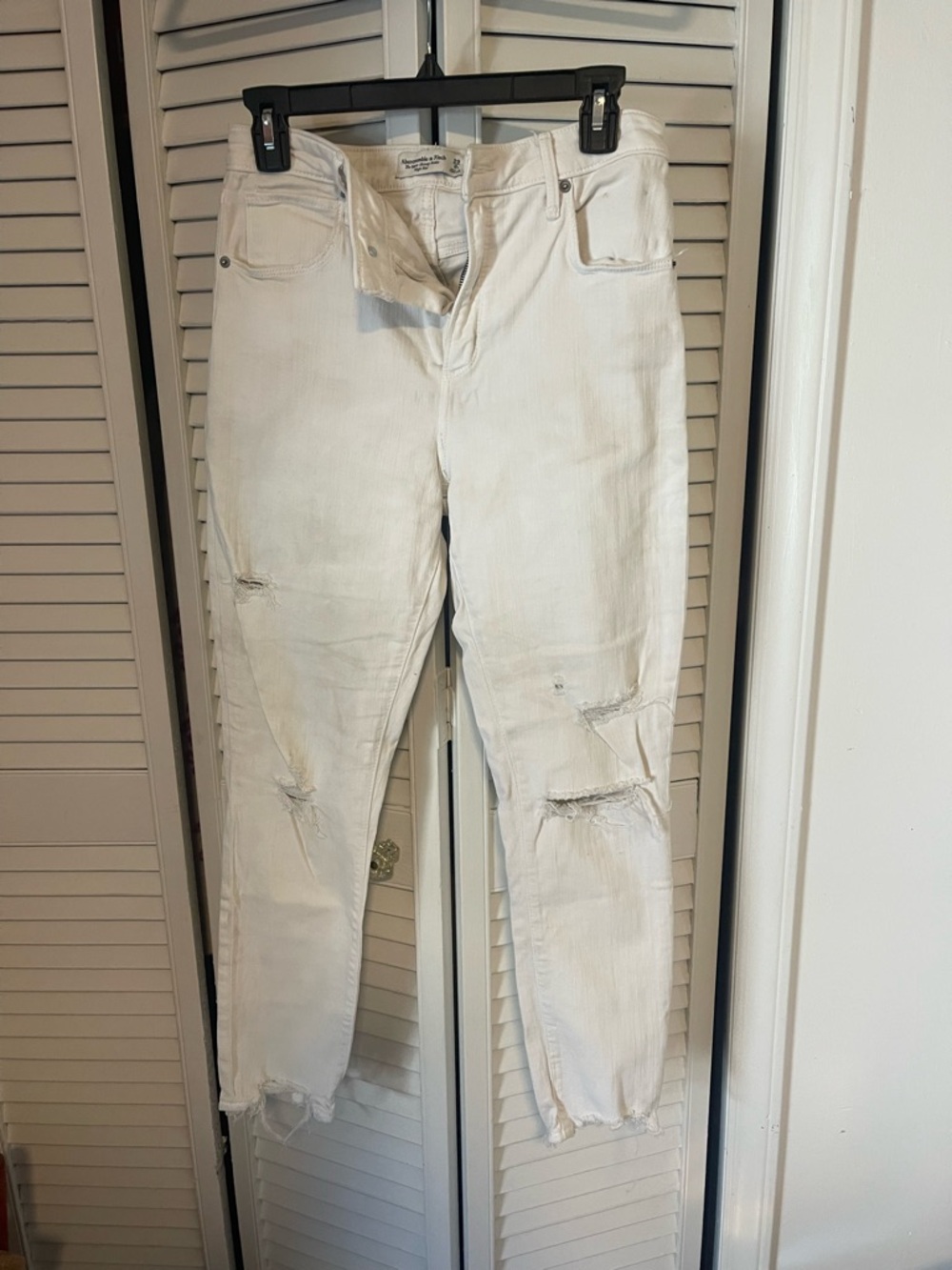 Abercrombie & Fitch White Distressed Skinny Jeans